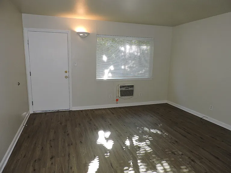 2321 Q St #5 — Photo 2