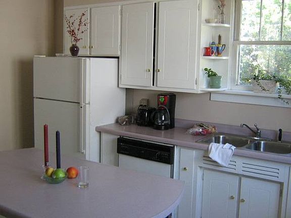 2nd image of 415 Parker Ave