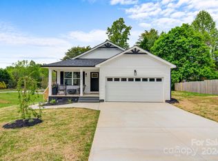 1206 Hillsboro Ct, Lenoir, NC 28645