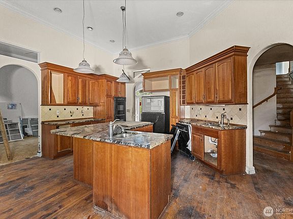 3rd image of 14930 Dubuque Road