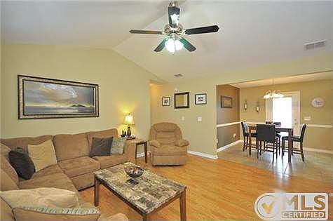 4th image of 233 Royal Garden Dr
