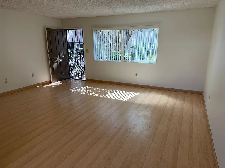 5255 Cass St #4 — Photo 7