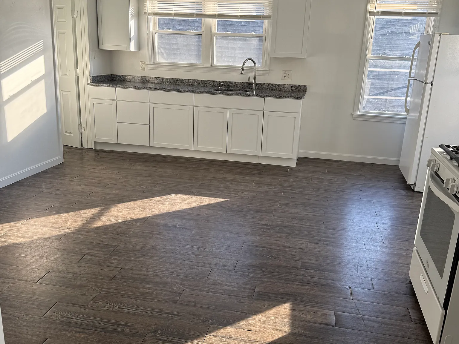 2 bed, 1000 sqft, $1,800 — Photo 2