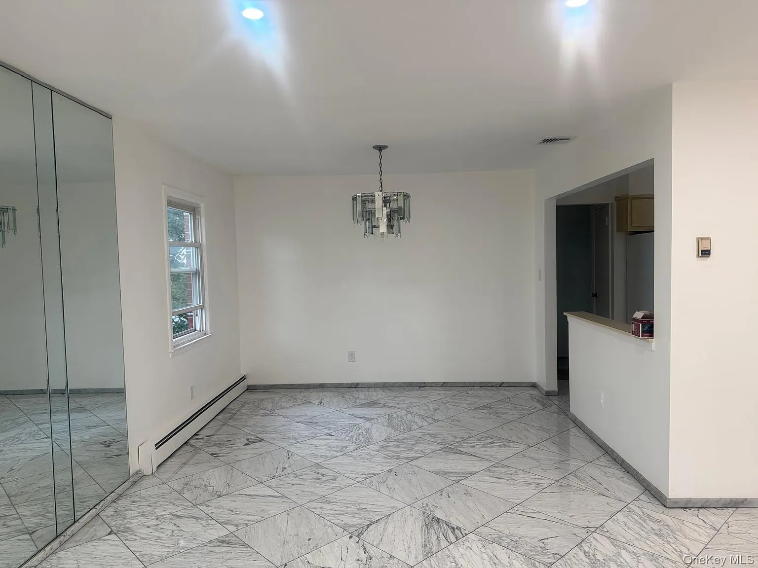 3 bed, 1.0 bath, 1350 sqft, $4,500 — Photo 4