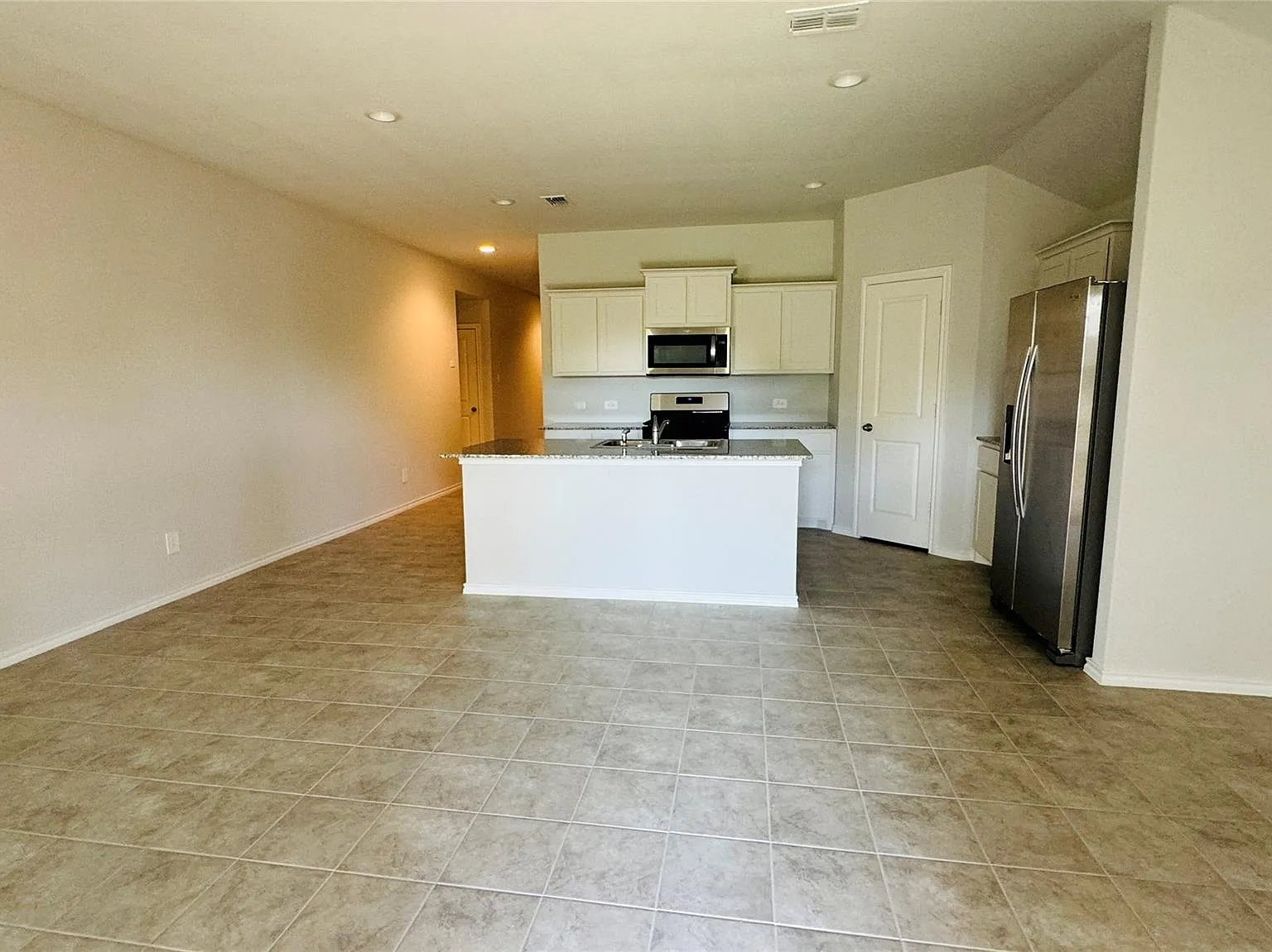4 bed, 1650 sqft, $2,200 — Photo 3