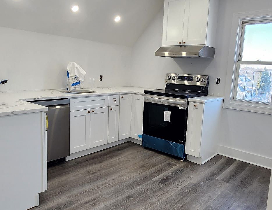 1st image of 224 Rich Ave Floor 3