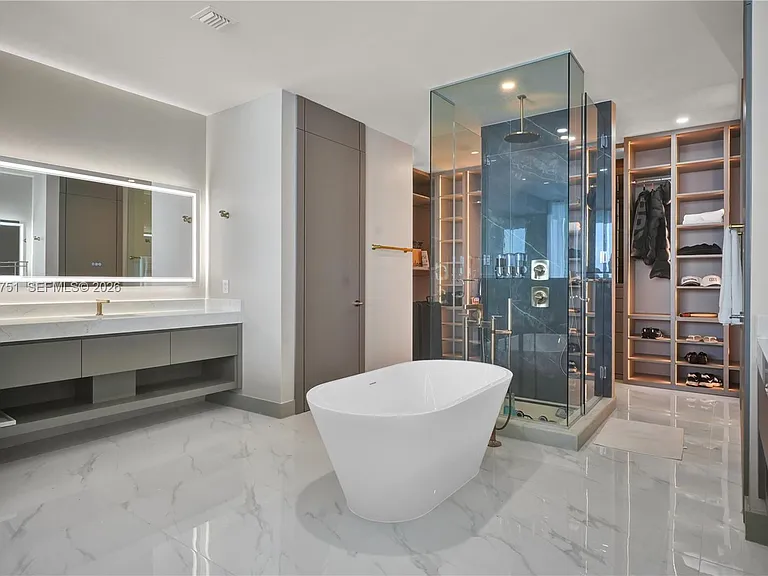 700 NE 24th St #Penthouse 5801 — Photo 22