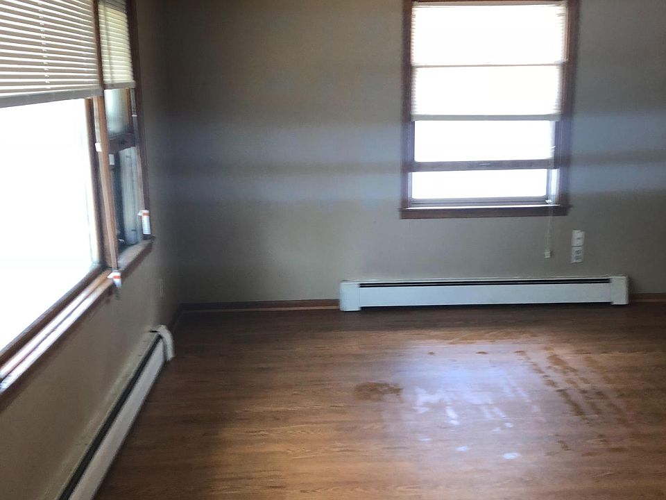 1st image of 3049 Grand St NE