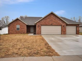 121 E Shawnee St, Strafford, MO 65757