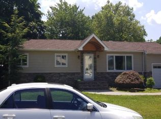56 Kellum St, Lindenhurst, NY 11757