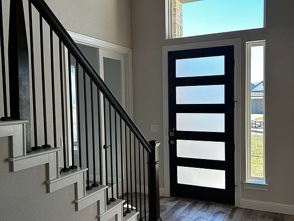 2nd image of 1031 N Cadogan Squire