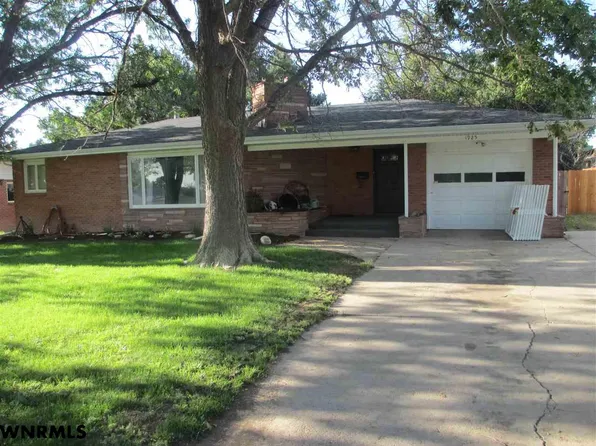 1925 Country Club Rd, Gering, NE 69341
