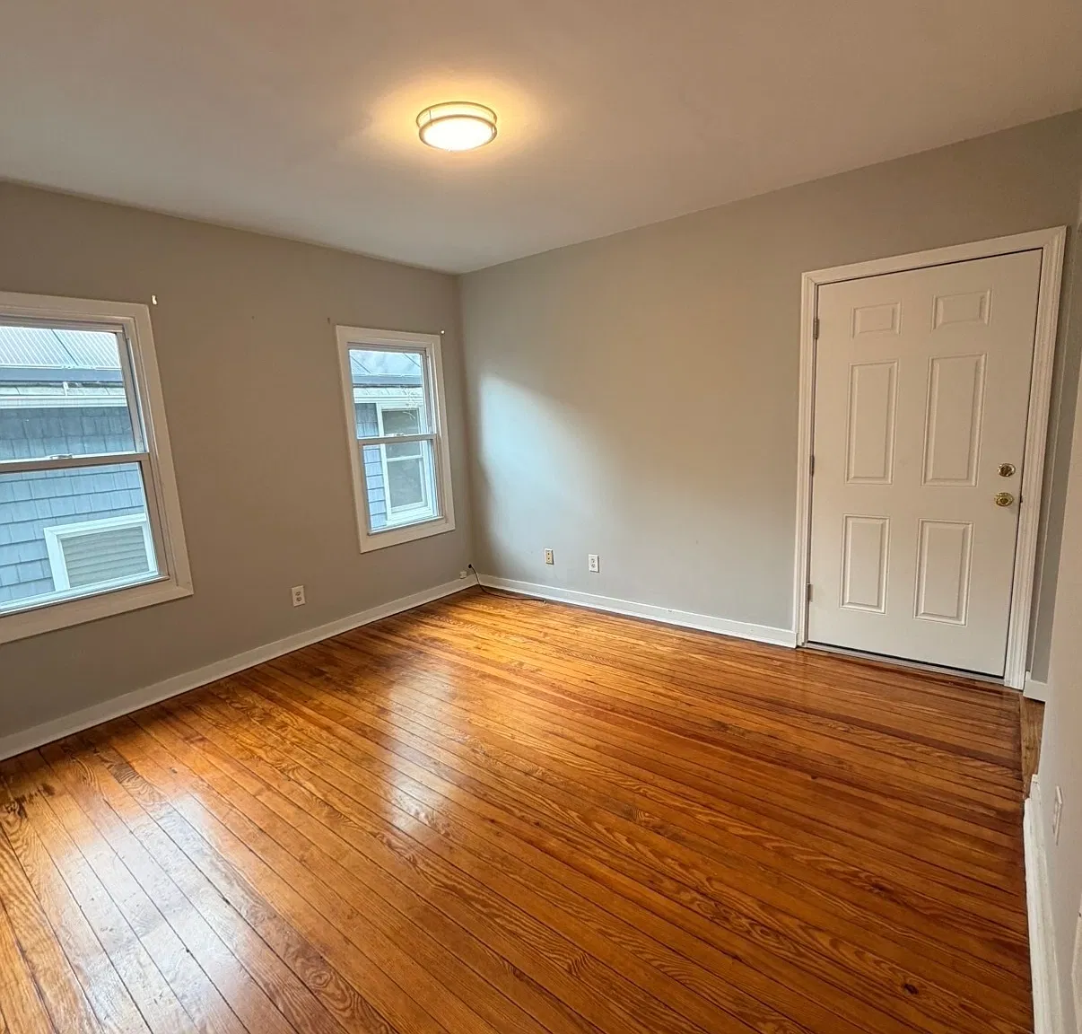 3 bed, 1.0 bath, 3048 sqft, $2,000 — Photo 4