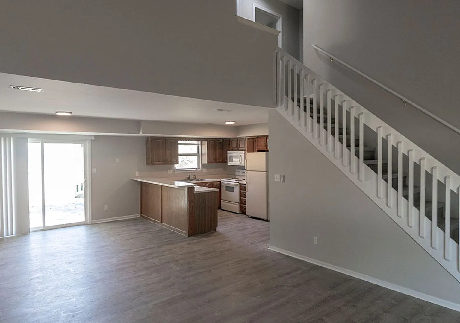Large 3 bedroom Duplex — Photo 3