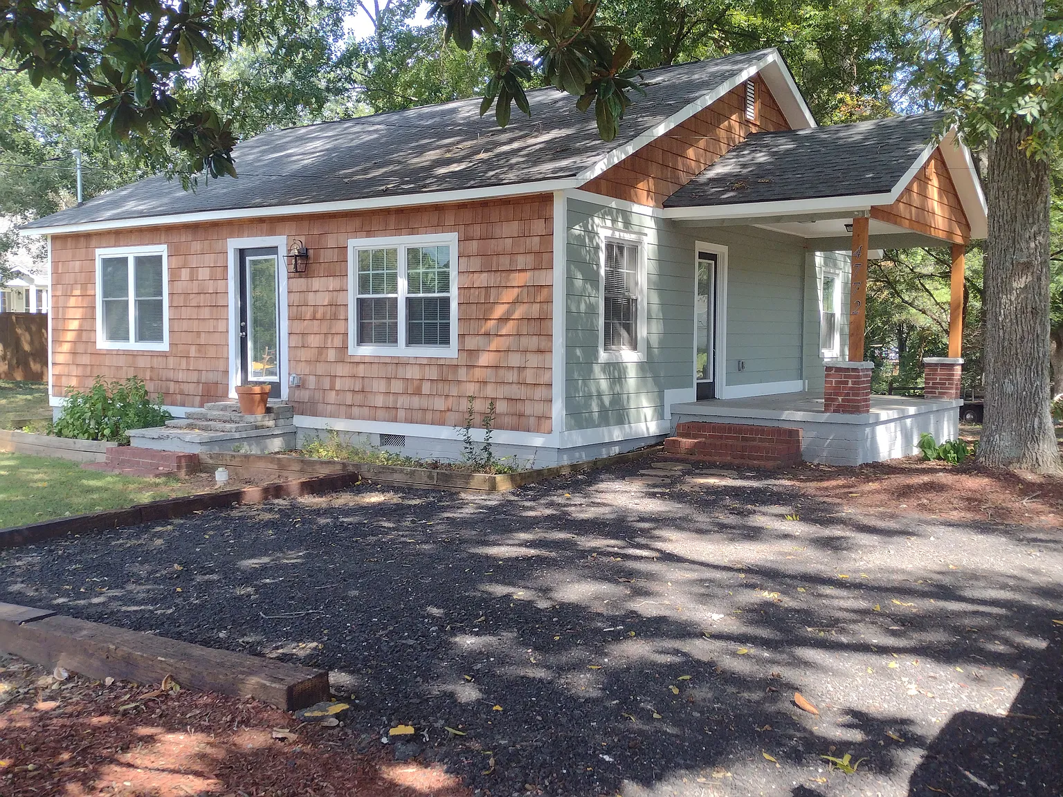 2 bed, 888 sqft, $1,600 — Photo 1