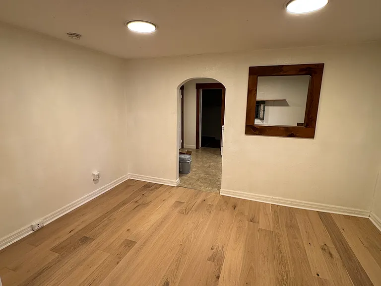 123 S Main Ave — Photo 4