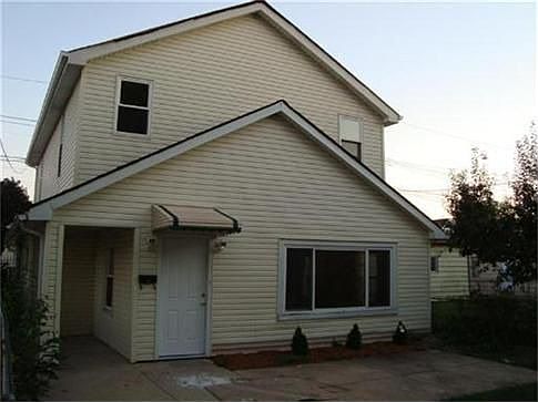 2nd image of 5725 W Cornelia Ave