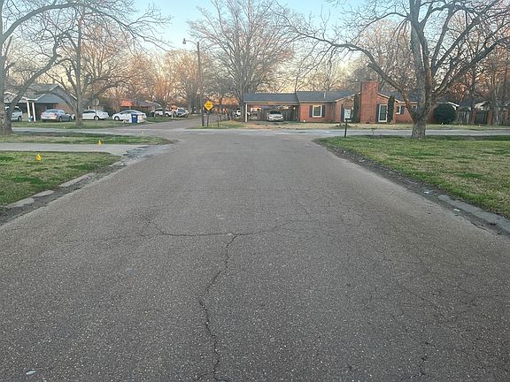 5th image of 308 Seymour Dr