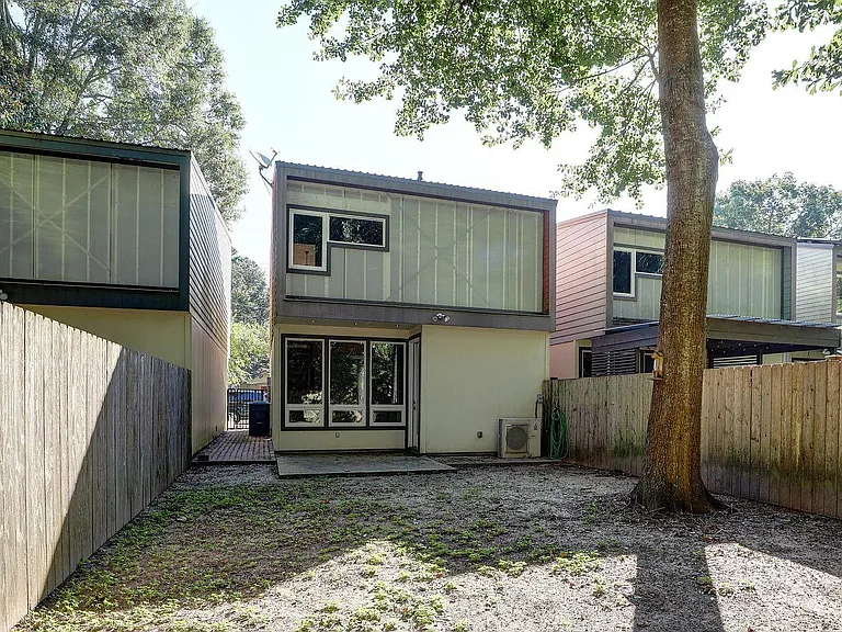 1613 W University Ave — Photo 18