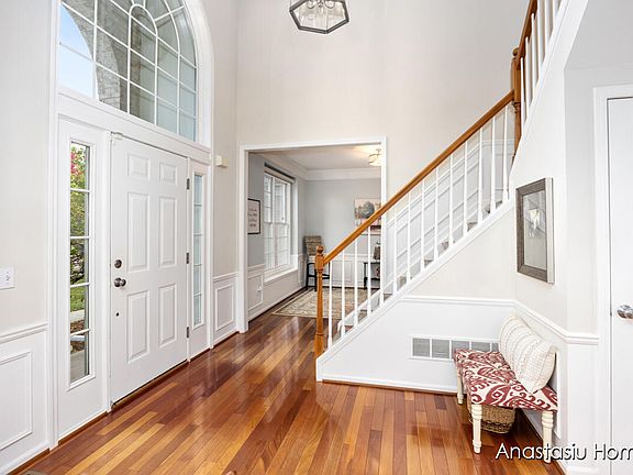 5th image of 4656 Canterwood Ct NE