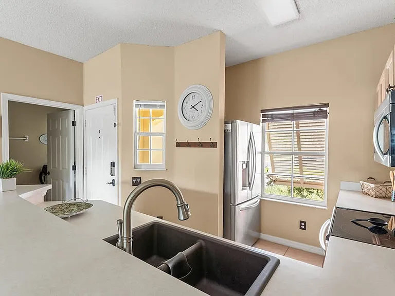 Sun Key Pl — Photo 11