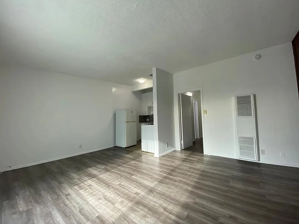 241 4th Ave #10