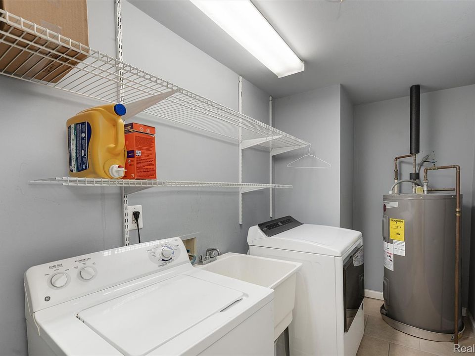 649 Lounsbury Ave, photo 15