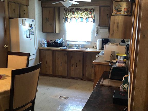 3rd image of 643 Dede Drive