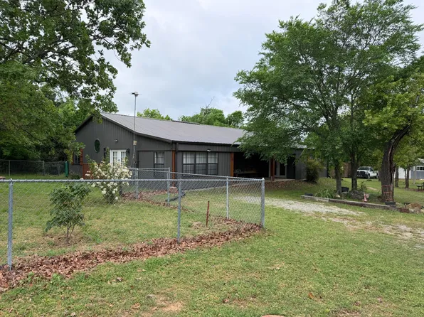 326 Scroggins Rd, Eufaula, OK 74432
