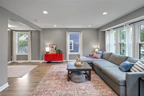 4 bed, 3.5 bath, 1920 sqft, $5,875 — Photo 2