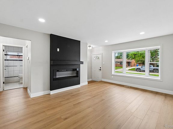 2nd image of 29531 Eiffel Ave