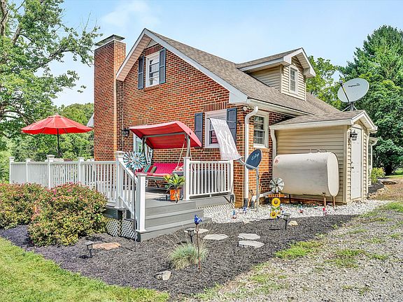 3rd image of 21 Dorseys Knoll Ln