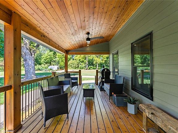 3rd image of 115 Lakeshore Rd