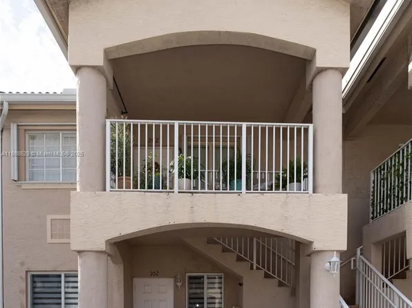 298 E 3rd St Unit 102, Hialeah, FL 33010