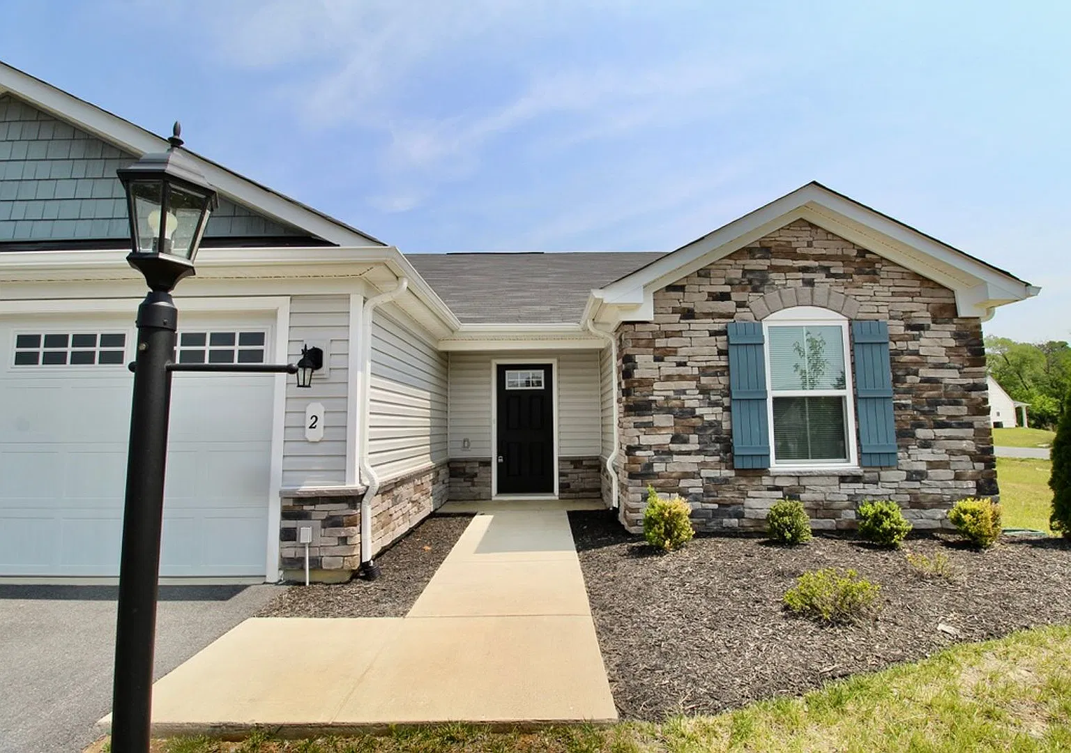 Duplex for rent with Mountain Views - 2 South Peak Dr. - Lease Assignment Available! — Photo 2