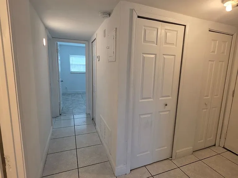 801 Sky Lake Cir #B — Photo 8