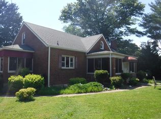 5330 Airport Rd NW, Roanoke, VA 24012