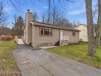 1120 Trapper Ln, Pocono Summit, PA, 18346