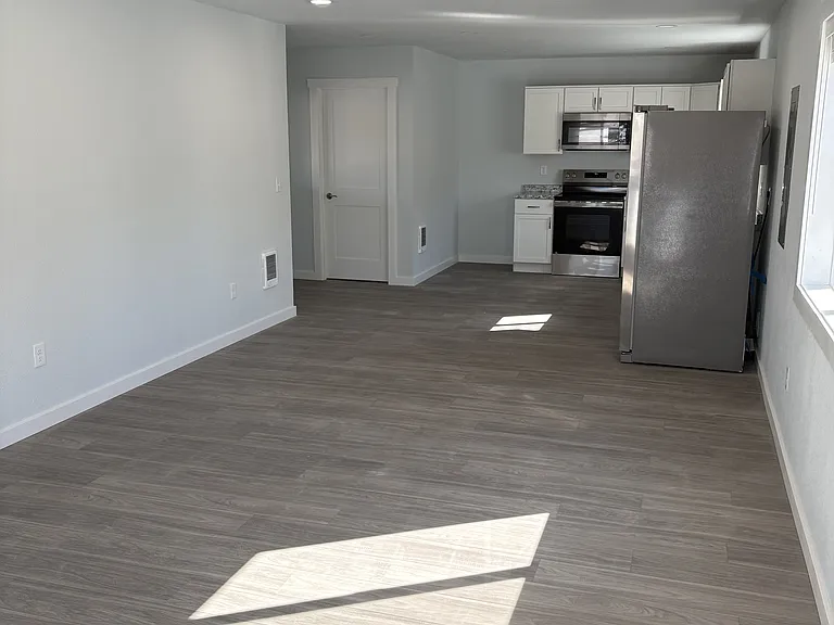 421 E Glendale St #1 — Photo 2