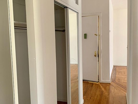 3rd image of 16818 Crocheron Ave