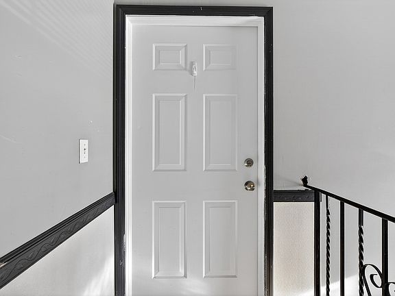 5th image of 71 Hartford St Floor 2