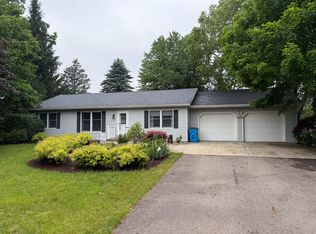 32730 Cable Dr, Dowagiac, MI 49047