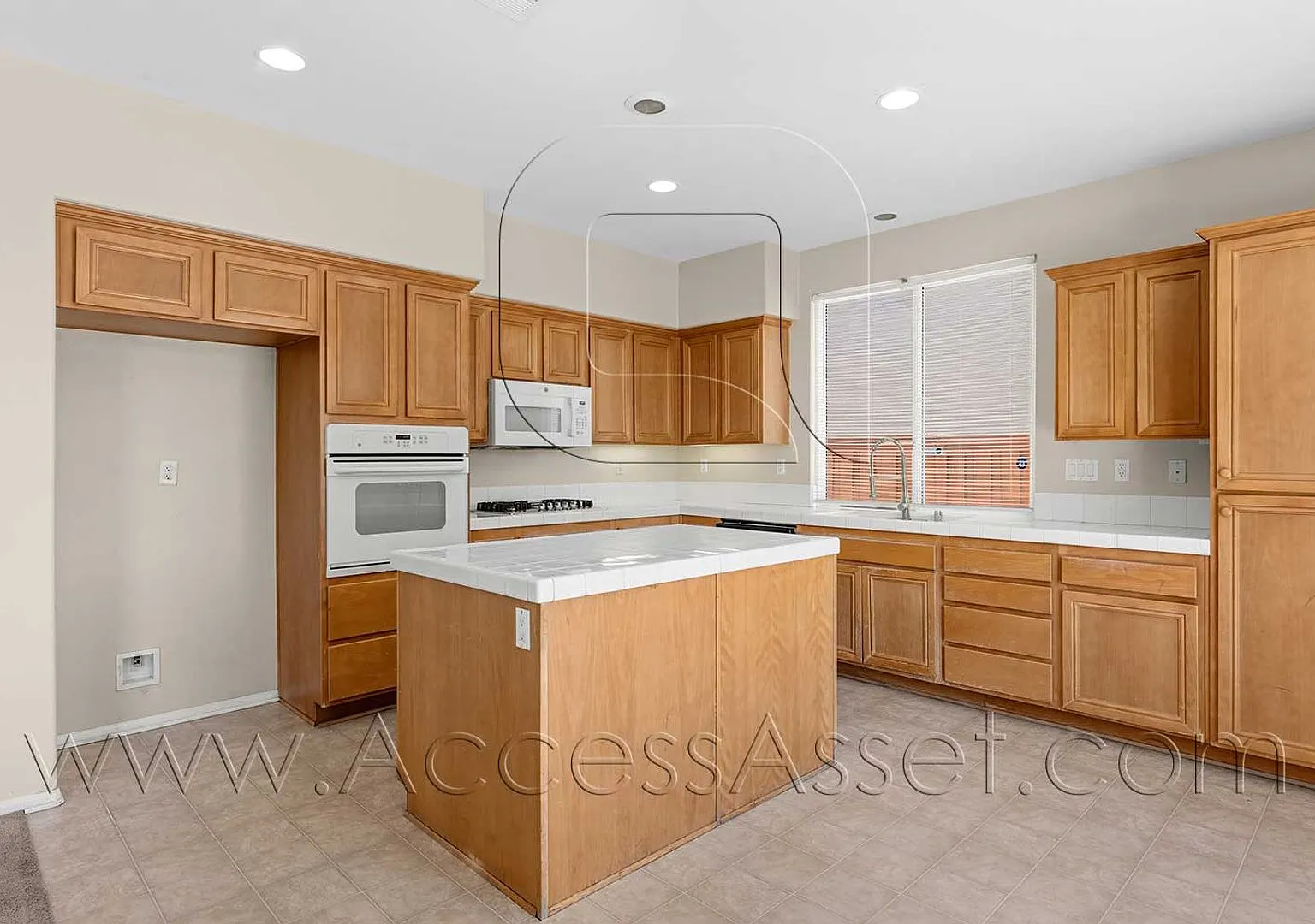 Spacious and Bright Open-Concept Living — Photo 2