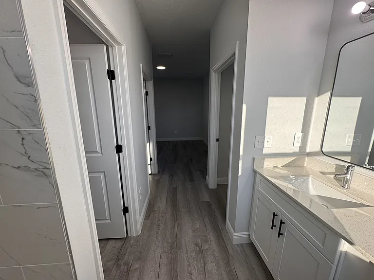 1940 Alan St — Photo 12