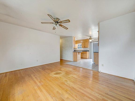 3rd image of 1602 Gaines St