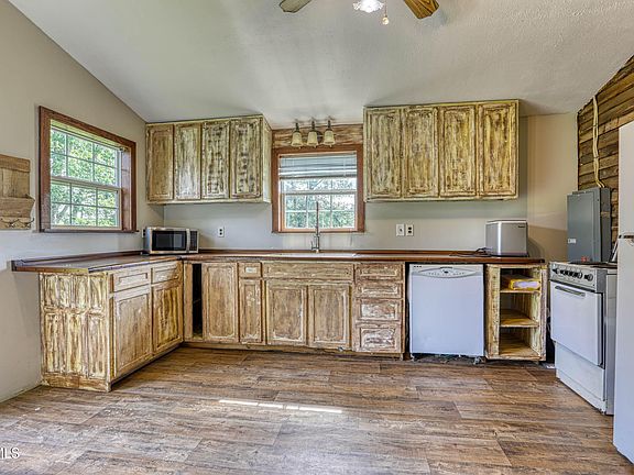 5th image of 244 Summitt Hill Rd
