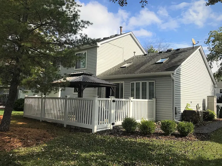325 Bingham Cir — Photo 2