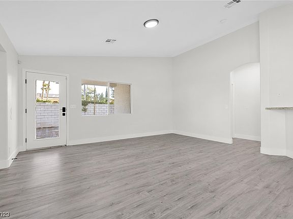 3rd image of 6056 Shadow Oak Dr