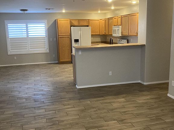 4th image of 43624 W Bedford Drive