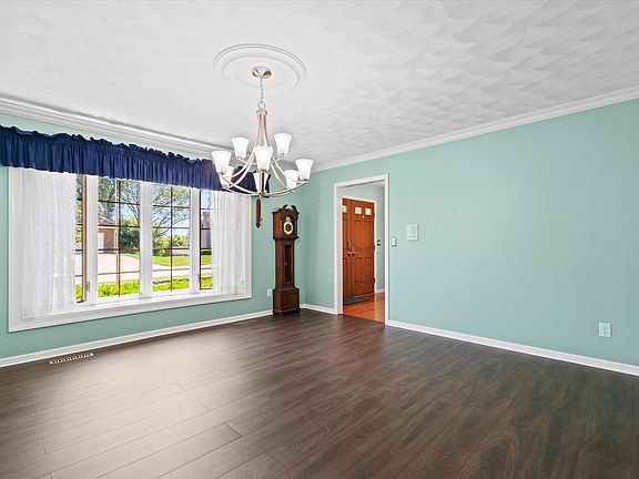 5th image of 10 Oak Grove Rd